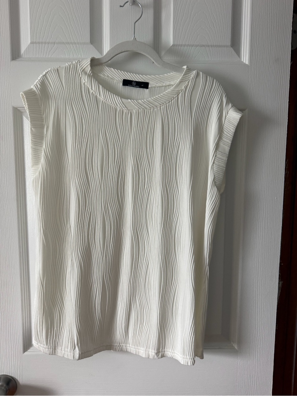 Sleeveless Textured Wave Knit Top - White
